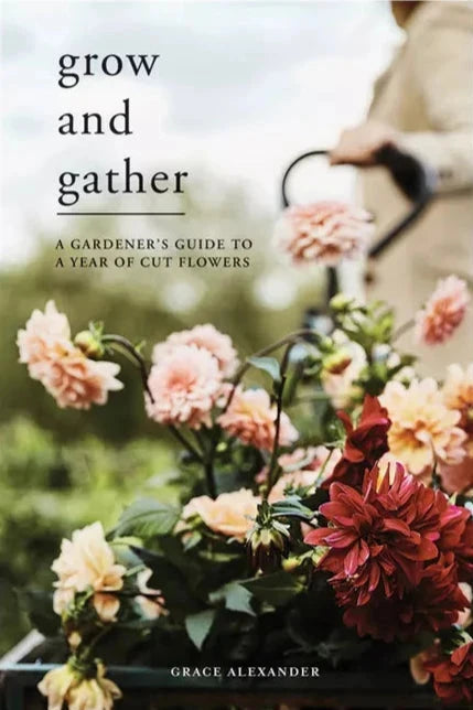 Cultiver et récolter : Guide du jardinier pour une année de fleurs coupées