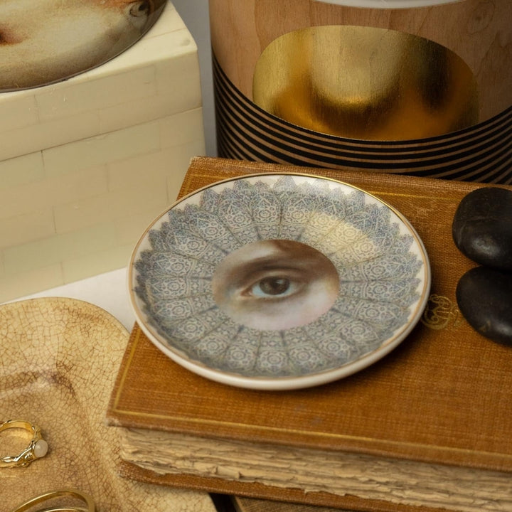 Elizabethan Lady's Eye Round Ceramic Dish